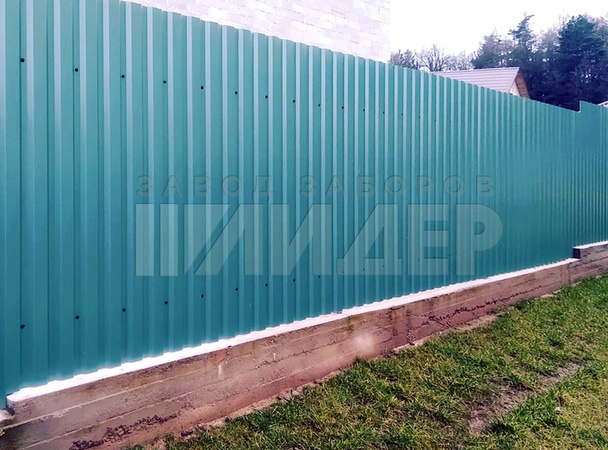 Забор из профилированного листа с бетонным основанием ПН-155