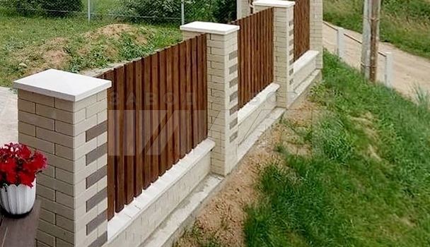 Комбинированный забор с деревянным штакетником ДВ-233 - фото 2