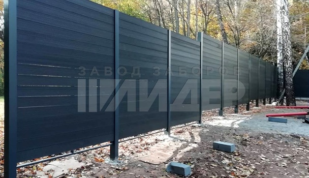 Высокий забор из ДПК с металлическими столбами ДК-116