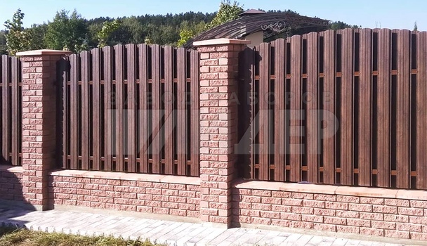 Полукруглое ограждение из штакетника в СНТ ЕШ-139